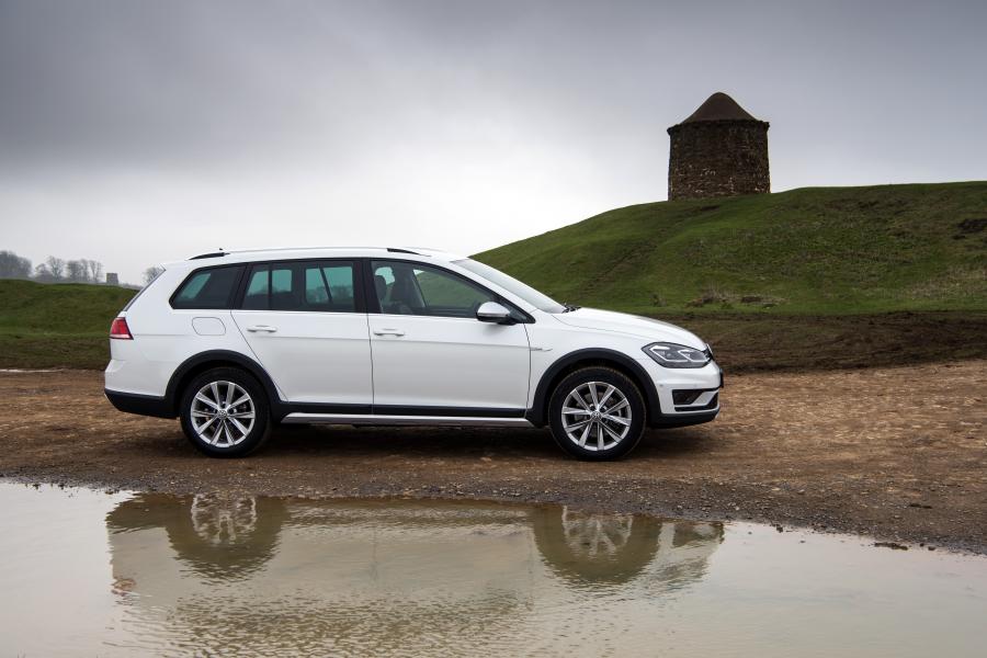  Volkswagen Golf Alltrack 2017 года  (UK) (фото 14 из 33)